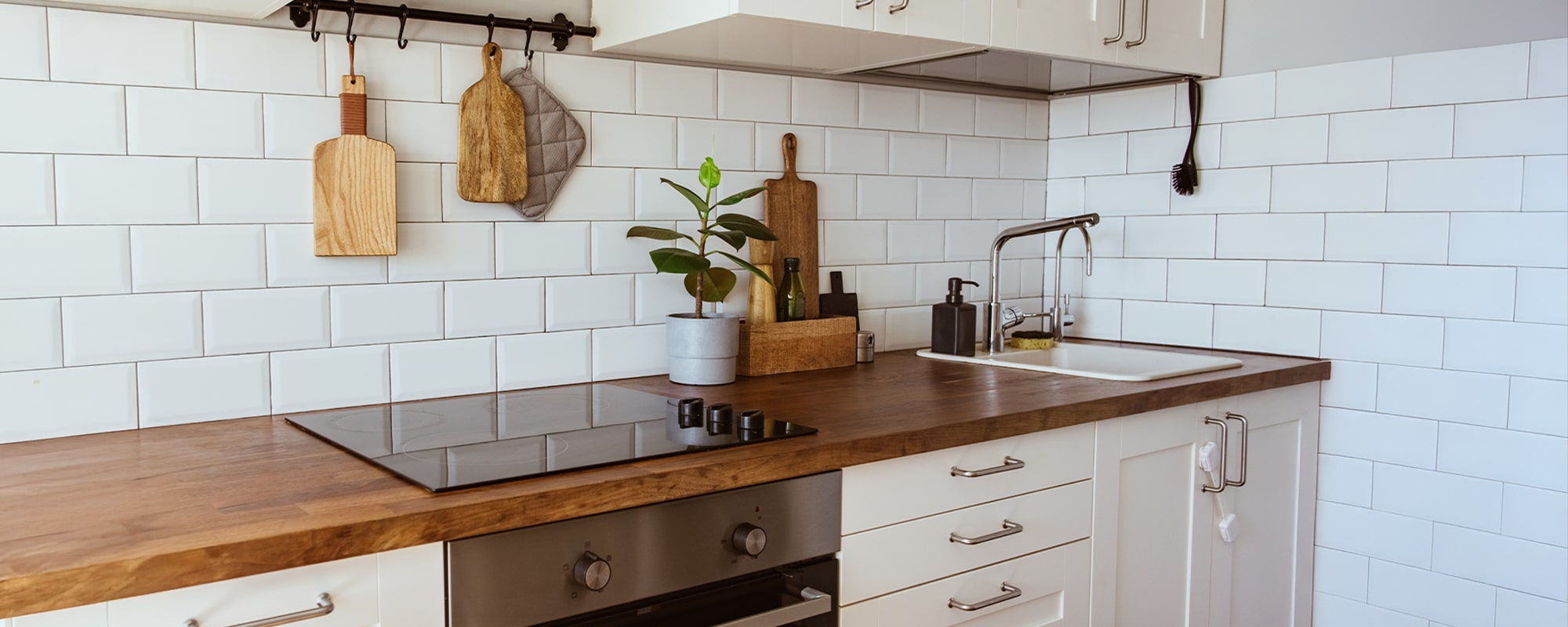 Piano e attrezzi da cucina