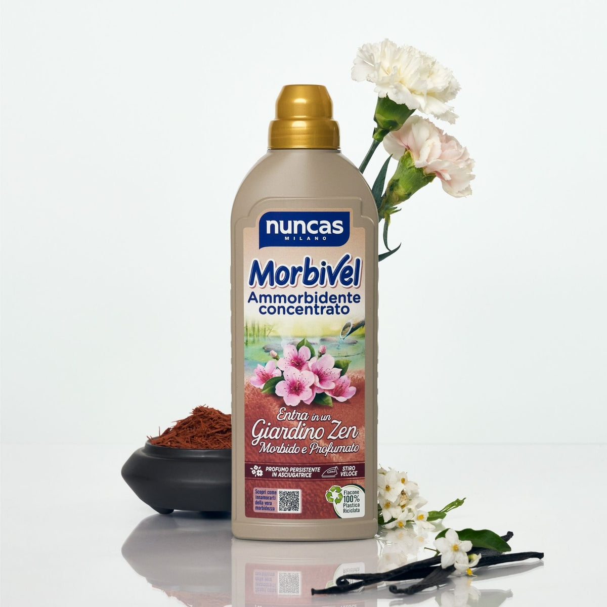 Lasciati trasportare dalle aromatiche note orientali dell’oud e il rinomato legno di Agar e dal calore della vaniglia in un rilassante Giardino Zen