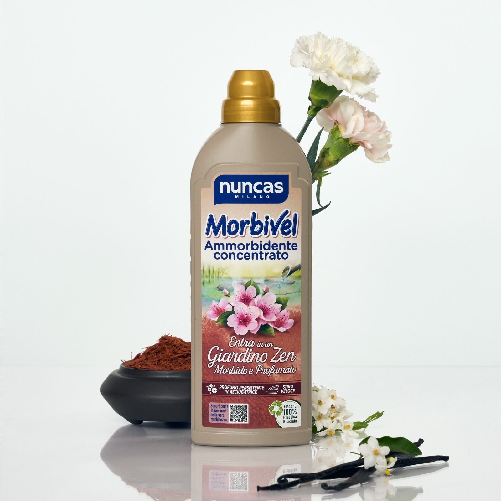 Lasciati trasportare dalle aromatiche note orientali dell’oud e il rinomato legno di Agar e dal calore della vaniglia in un rilassante Giardino Zen