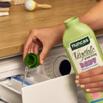 Vegetale Detergente Specifico Baby Indumenti bambini e neonati - Lavaggio in lavatrice - il prodotto viene versato nel cassetto del detersivo